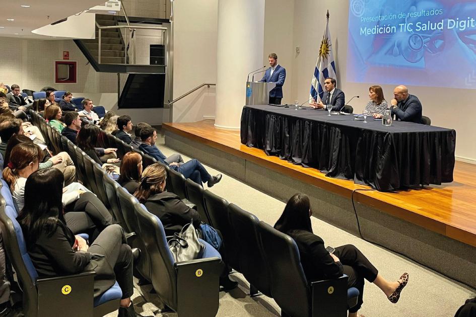 José Luis Satdjian, Alicia Rossi, Hebert Paguas, resultados del informe Medición TIC y Salud José Luis Satdjian, Alicia Rossi, Hebert Paguas, resultados del informe Medición TIC y Salud