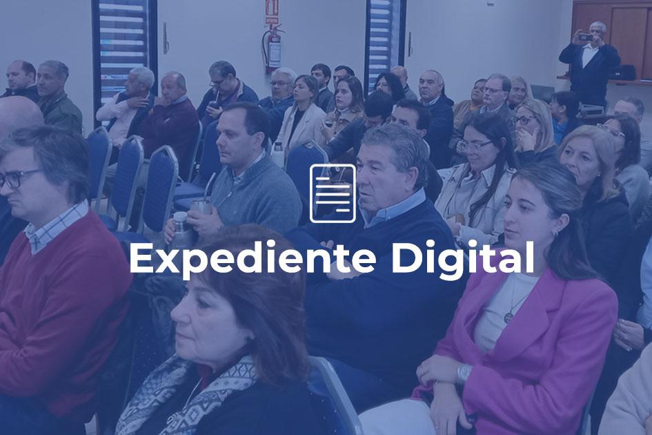 Intendencia y Junta Departamental de Tacuarembó avanzan en expediente digital Personas sentadas participando del proyecto de implantación de expediente digital