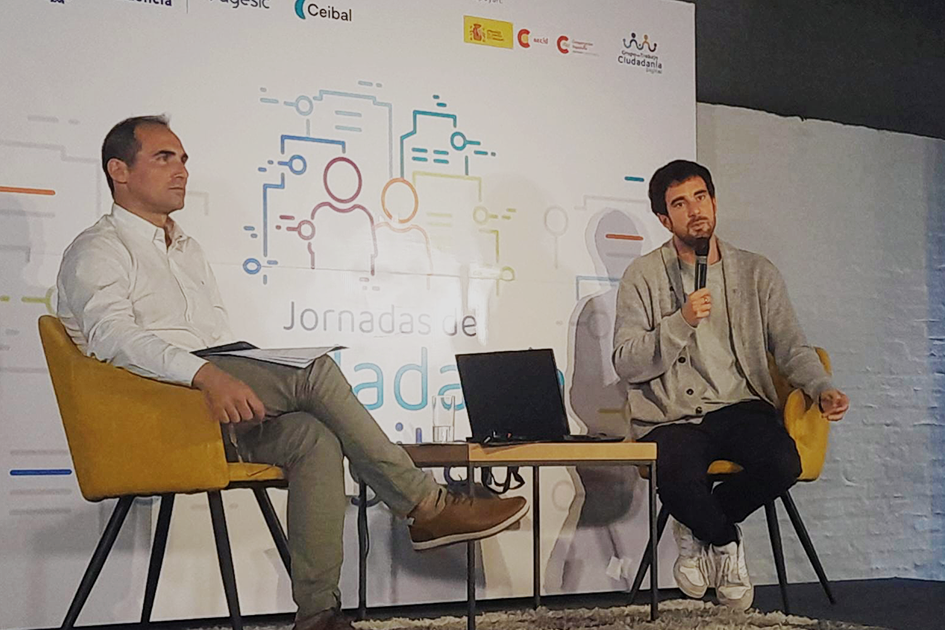 Pablo Pagés y Ezequiel Passeron durante la segunda Jornada de Ciudadanía Digital Pablo Pagés y Ezequiel Passeron durante la segunda Jornada de Ciudadanía Digital