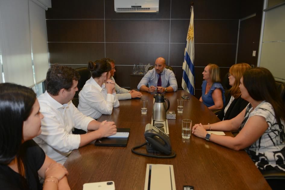 Integrantes del gobierno de Argentina y Agesic durante la visita del 2 de febrero 
