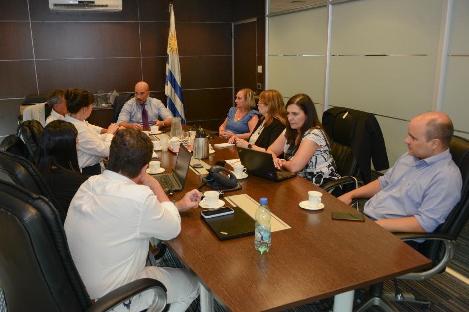 Integrantes del gobierno de Argentina y Agesic durante la visita del 2 de febrero Integrantes del gobierno de Argentina y Agesic durante la visita del 2 de febrero