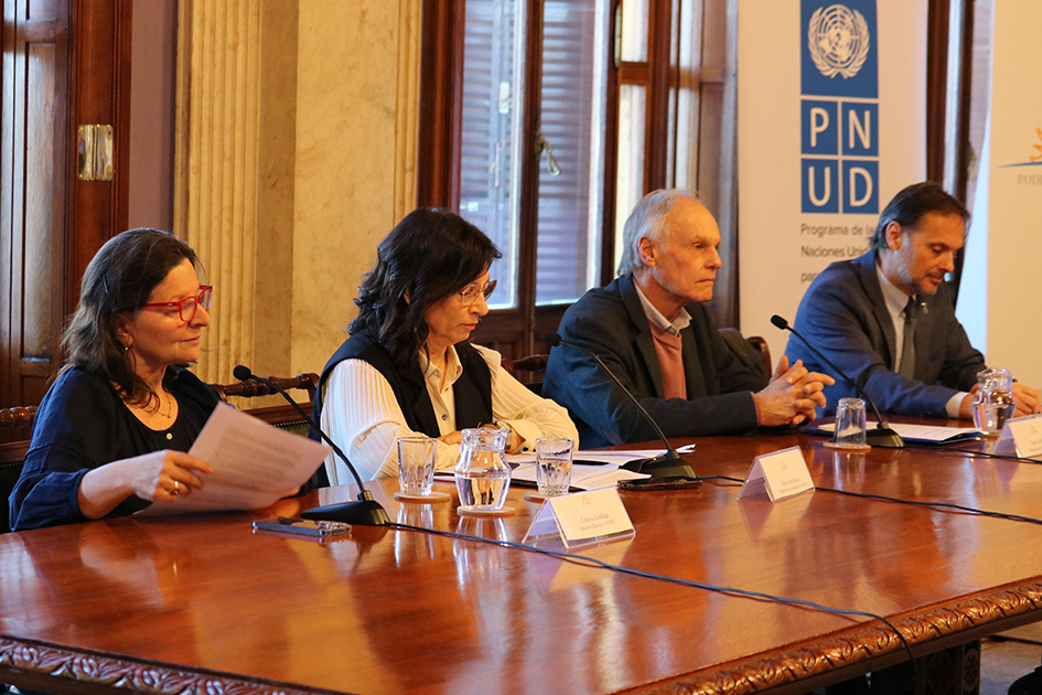 Autoridades durante la apertura del seminario internacional De izquierda a derecha: Cristina Zubillaga, Blanca Rodríguez, Daniel Borbonet y Stefano Pettinato.