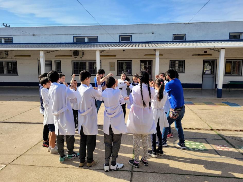 Estudiantes de la Escuela N.º 154 de Tranqueras durante una actividad de animación