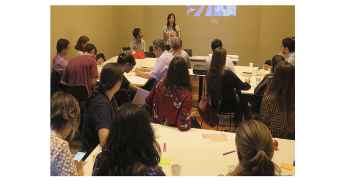 Imagen de la sala de de reuniones durante el taller