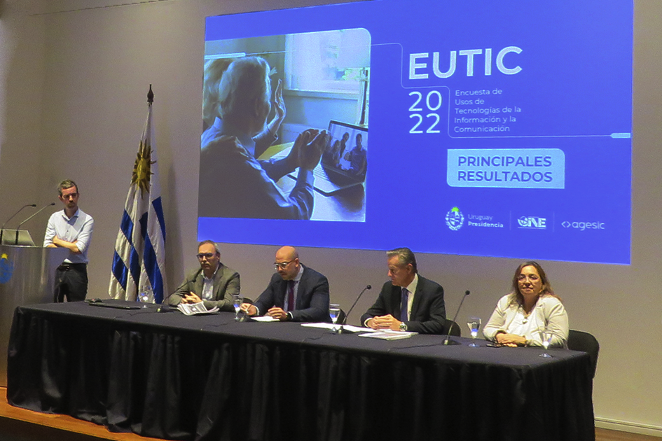 Presentación de EUTIC: Juan Bertón, Diego Aboal, Hebert Paguas, Gabriel Gurméndez y Ninoschka Dante