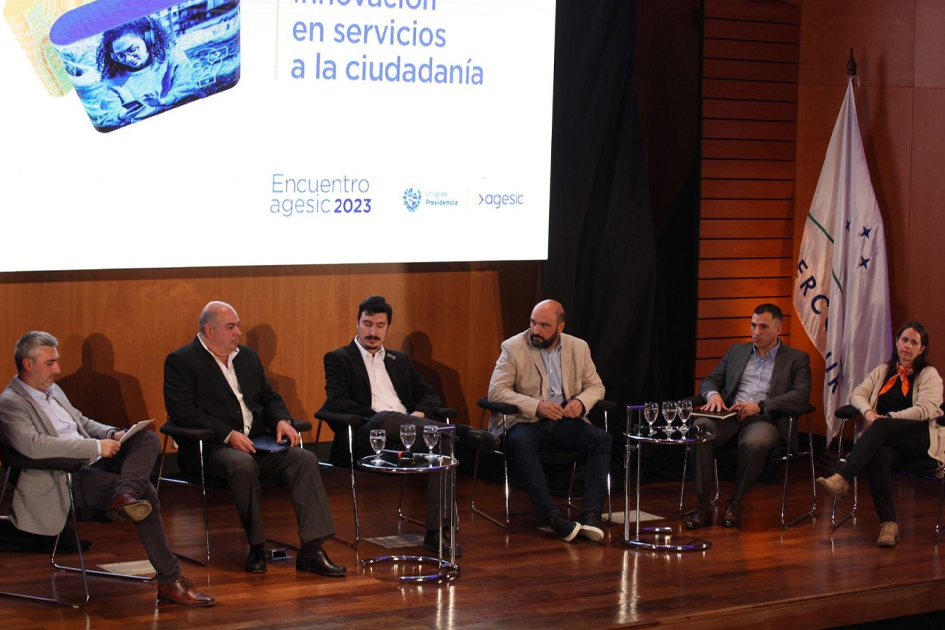 Alejandro Vargas, Leonardo Latorre, Roland Giménez, Julio Marote, Christopher Daset y Silvana Viera Alejandro Vargas, Leonardo Latorre, Roland Giménez, Julio Marote, Christopher Daset y Silvana Viera