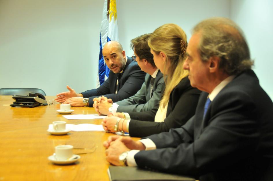 Hebert Paguas, Sebastián Risso, Graciela Doebel y Remo Monzeglio durante la reunión de la comisión. Hebert Paguas, Sebastián Risso, Graciela Doebel y Remo Monzeglio durante la reunión de la comisión.
