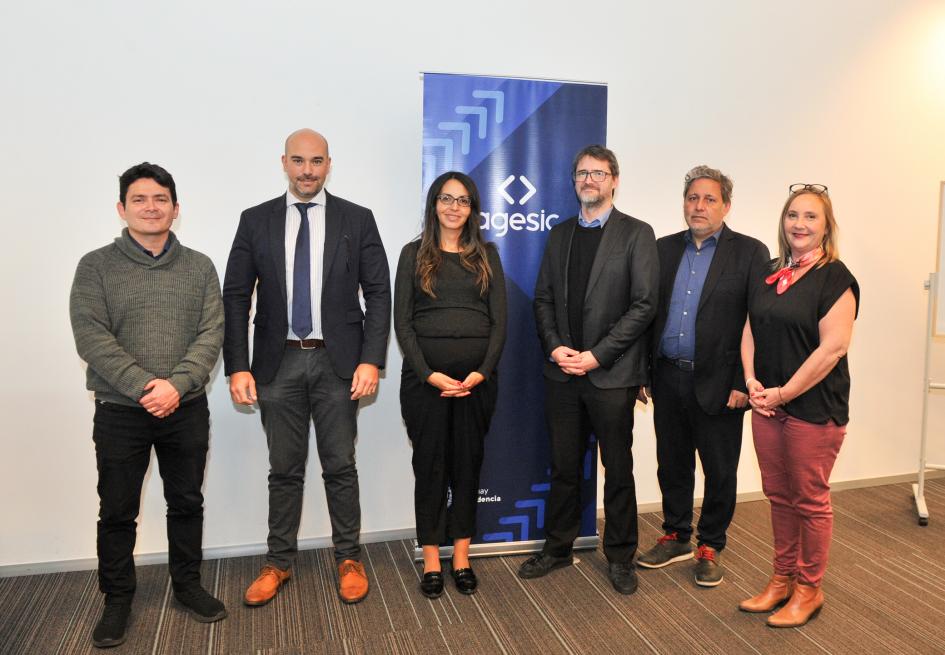 Representantes de Agesic y de SEGPRES durante la visita oficial a Uruguay. Representantes de Agesic y de SEGPRES durante la visita oficial a Uruguay.