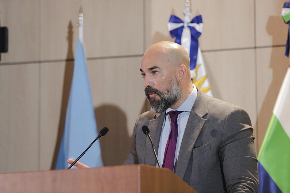 Hebert Paguas, director ejecutivo de Agesic Hebert Paguas director ejecutivo de Agesic exponiendo en la sesión abierta de la Cumbre