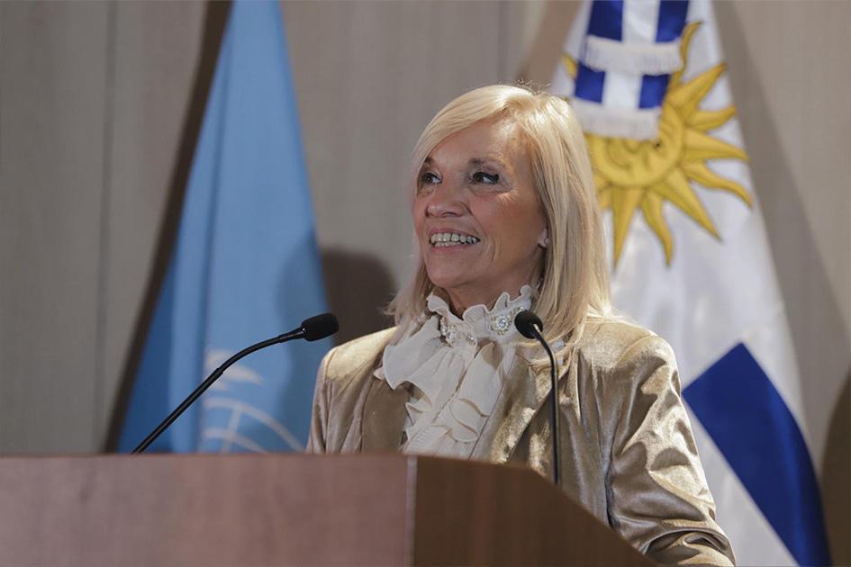Beatriz Argimón, vicepresidenta de la República Oriental del Uruguay Beatriz Argimón, vicepresidenta de la República Oriental del Uruguay exponiendo en la sesión abierta