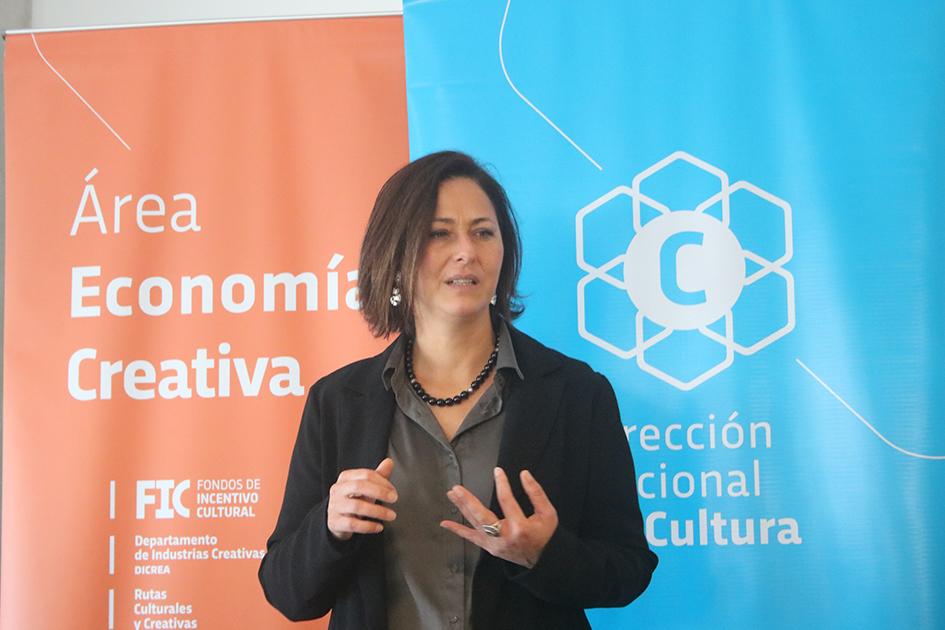 Carla Redaelli, coordinadora del área de Economía creativa del MEC Carla Redaelli en la Mesa de diálogo sobre inteligencia artificial e industrias creativas