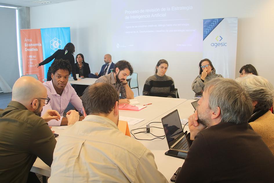 ersonas participando de las Mesa de diálogo sobre inteligencia artificial e industrias creativas ersonas participando de las Mesa de diálogo sobre inteligencia artificial e industrias creativas