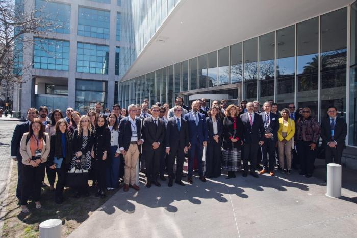 Segunda Cumbre Ministerial sobre la Ética de la Inteligencia Artificial Autoridades posando para la foto final de la sesión cerrada de la Cumbre