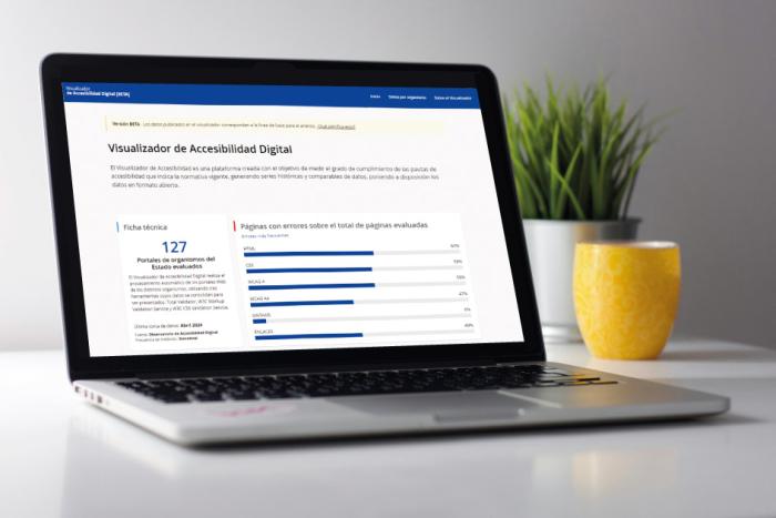 Una computadora en la que se muestra el visualizador de accesibilidad digital