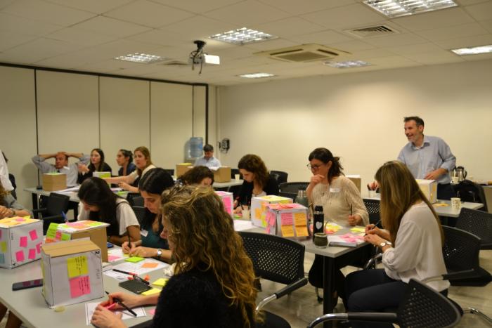 Integrantes de los diferentes organismos durante el taller de conceptualización.