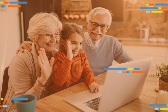 abuela y abuelo con nieta