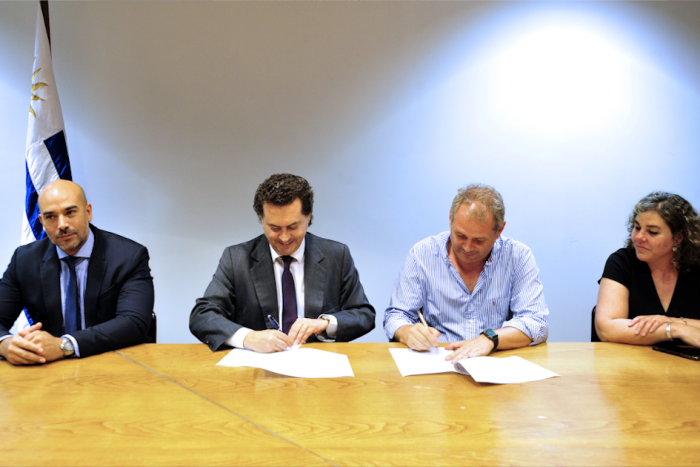 Hebert Paguas, Rodrigo Ferrés, Guillermo López y Macarena Rubio durante la firma del convenio Hebert Paguas, Rodrigo Ferrés, Guillermo López y Macarena Rubio durante la firma del convenio
