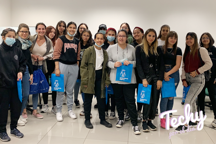 Jóvenes en el Día Internacional de las TIC Jóvenes en el Día Internacional de las TIC