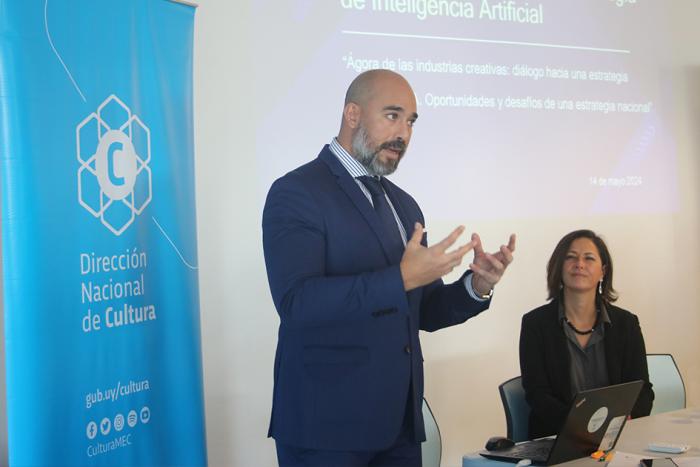 Autoridades participande de la Mesa de diálogo sobre inteligencia artificial e industrias creativas 