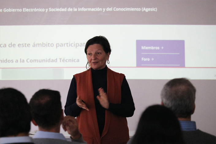 Cristina Zubillaga, directora ejecutiva de Agesic Cristina Zubillaga, directora ejecutiva de Agesic presentando ante todos los responsables de TI