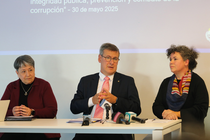 Alejandra Villar, Jorge Díaz, Mariana Labastie en la apertura del panel