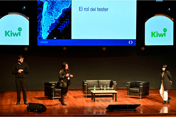 El equipo Experiencia de Usuario y Accesibilidad de Agesic realizando la presentación en TestingUY