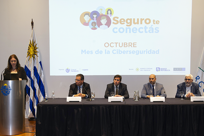 Fernanda Santellán, Salvador Ferrer, Diego Labat, Hebert Paguas y Roberto De Luca