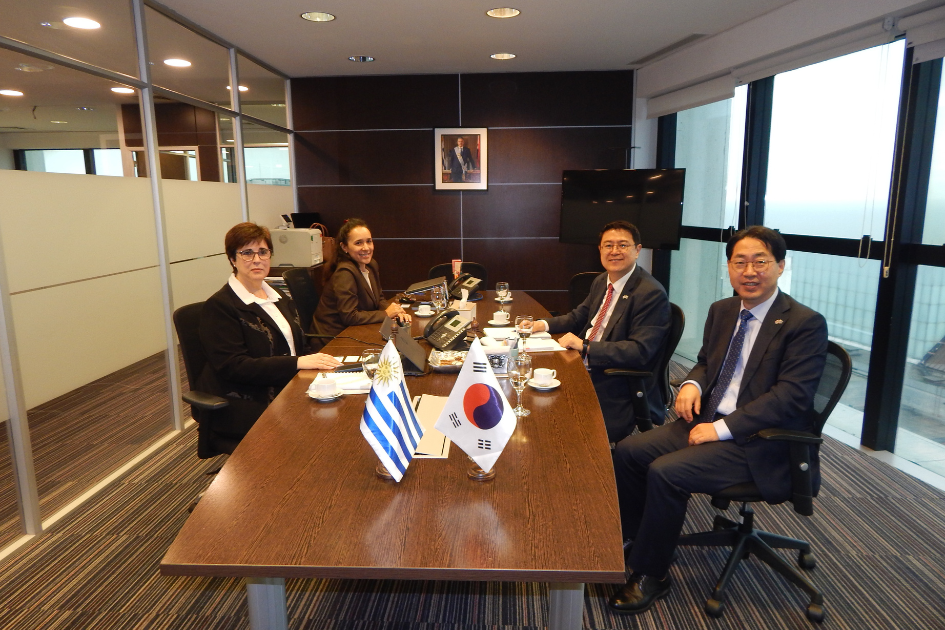 Visita de delegación de Corea