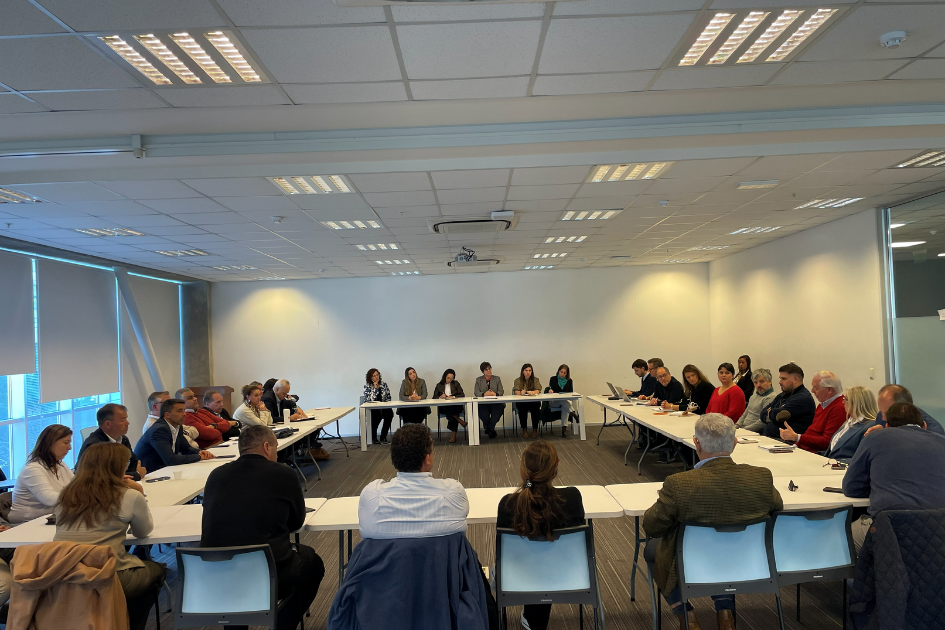 Reunión con Cámaras