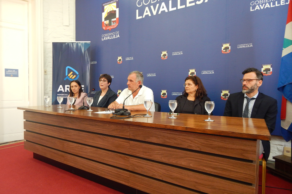 Firma convenio ARCE - IDL