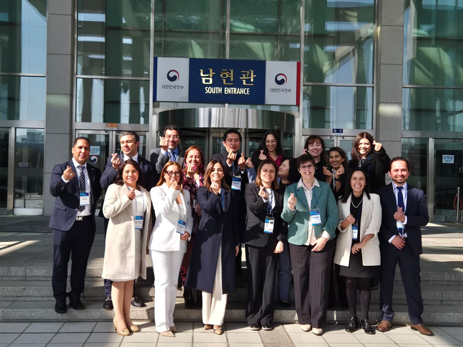 Autoridades de ARCE en Corea