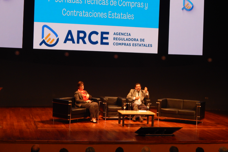 Alejandro Sánchez e Isis Burguez Secretario de Presidencia y directora de ARCE