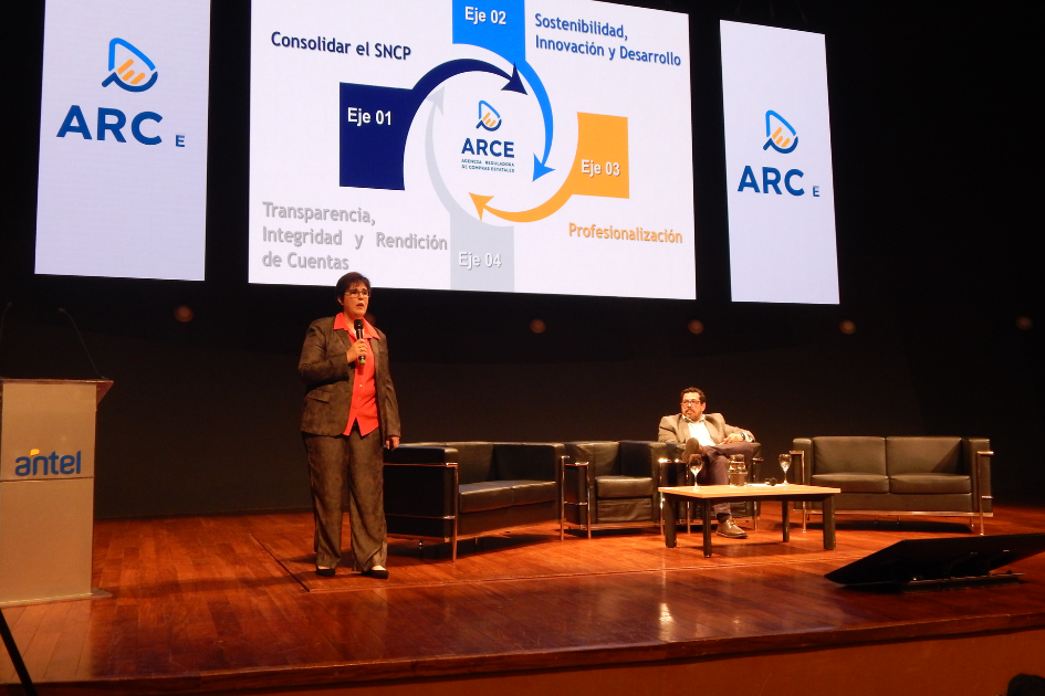 Alejandro Sánchez e Isis Burguez Secretario de Presidencia y directora de ARCE