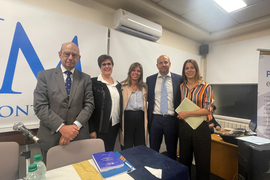 Directora de ARCE participó en jornada en UM