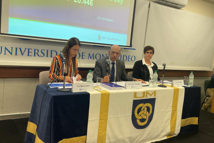 Directora de ARCE participó en jornada en UM