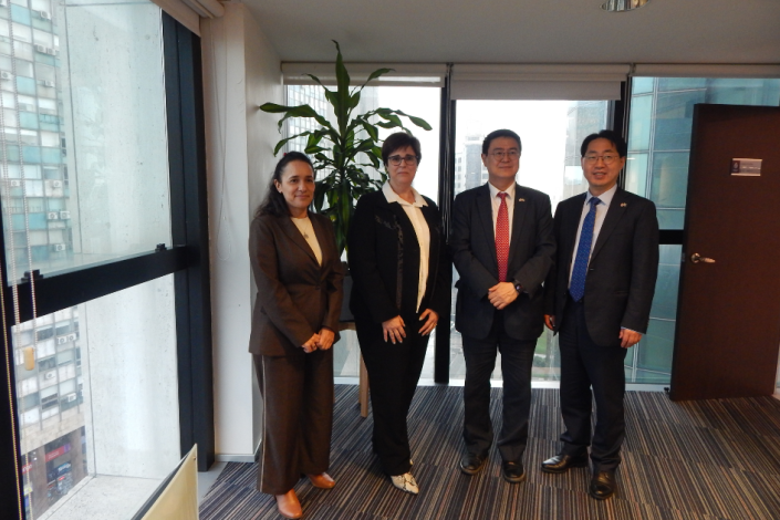 Visita de delegación de Corea