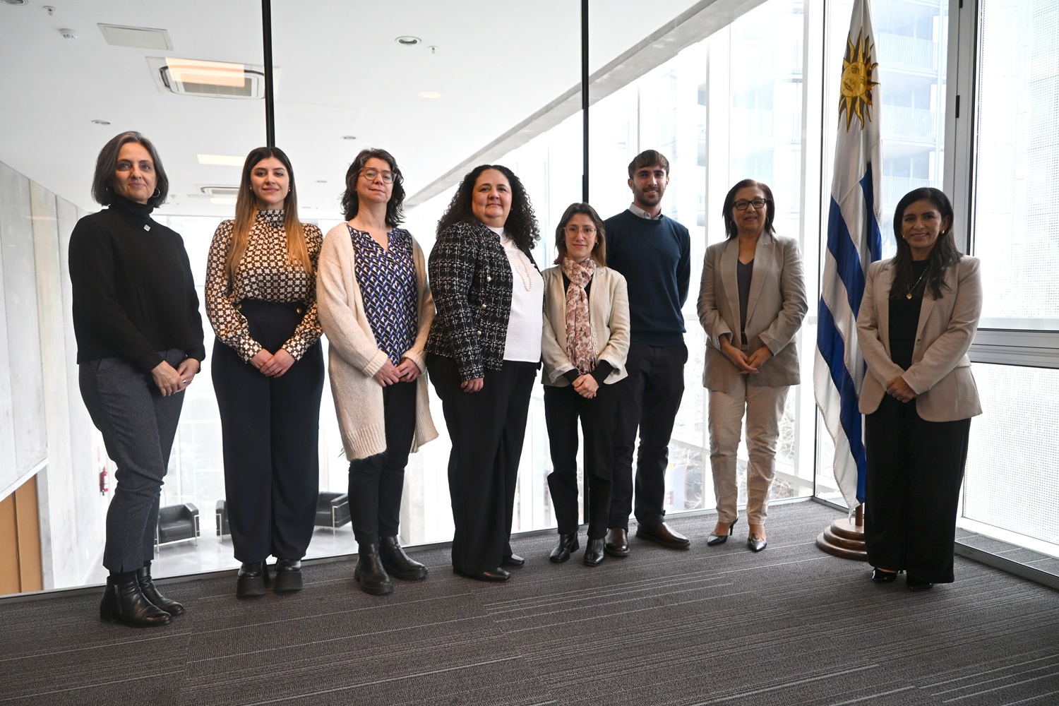 Funcionarios de ESCO y AUCI en Torre Ejecutiva, Montevideo