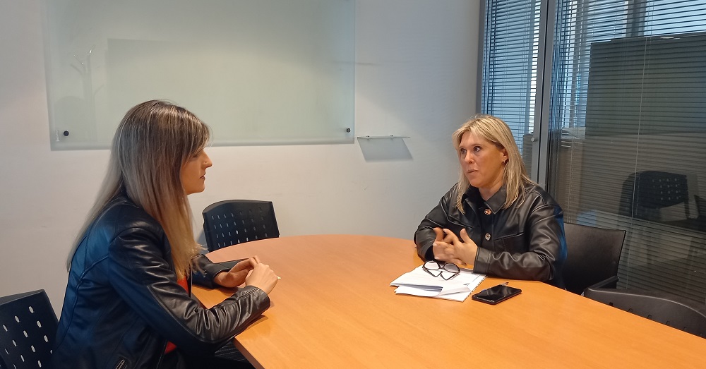 Analaura Soto de AUCI y Fabiana Goyeneche de Relaciones Internacionales y Cooperación de la IM