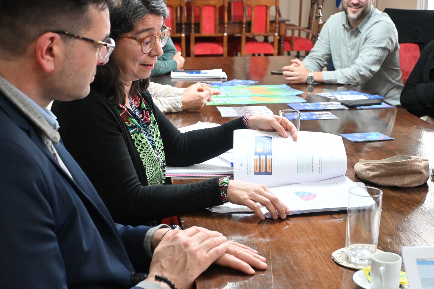 Integrantes de AUCI en una de las reuniones con intendentes y alcaldes departamentales