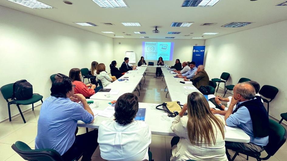 Reunión de representantes de AUCI, organismos internacionales e intendencias. Reunión de representantes de AUCI, organismos internacionales e intendencias.