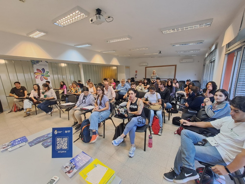 AUCI con comunidad educativa de Rivera