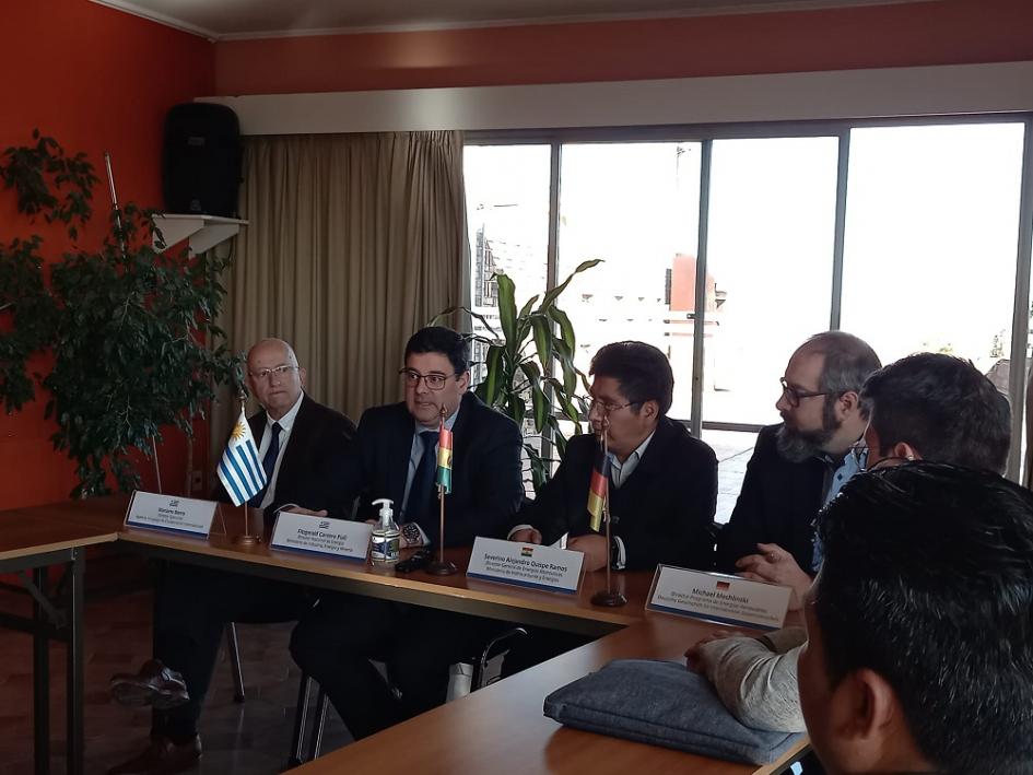 Bolivia y Uruguay intercambian conocimiento sobre energías renovables