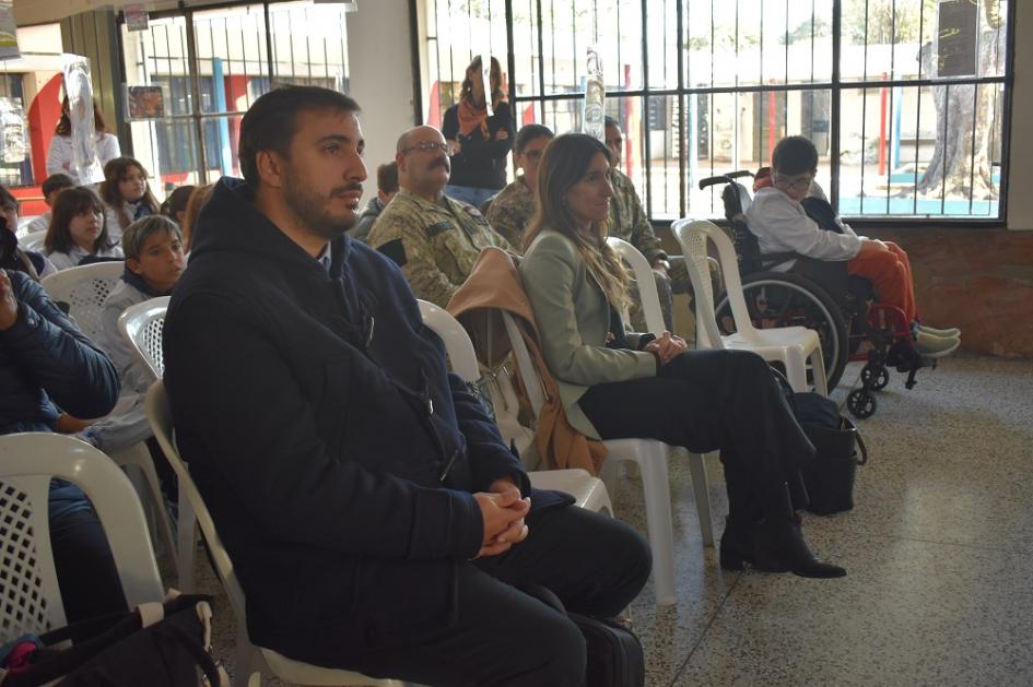 Compartiendo “Historias de Paz” en escuela Canadá 
