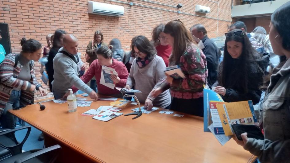 Charlas sobre oportunidades de estudio, formación, intercambio estudiantil y becas en Maldonado. Charlas sobre oportunidades de estudio, formación, intercambio estudiantil y becas en Maldonado.