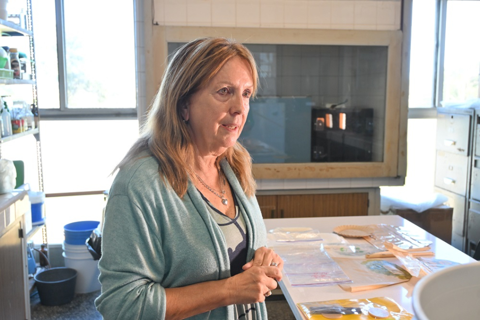Entrevista la profesora, Mary Lopretti, en Facultad de Ciencias de la UdelaR.
