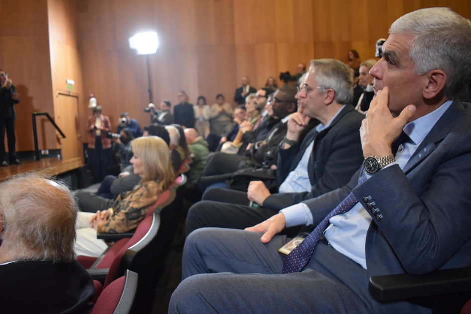 Conversatorio sobre Informe del PNUD "Democracias bajo presión"