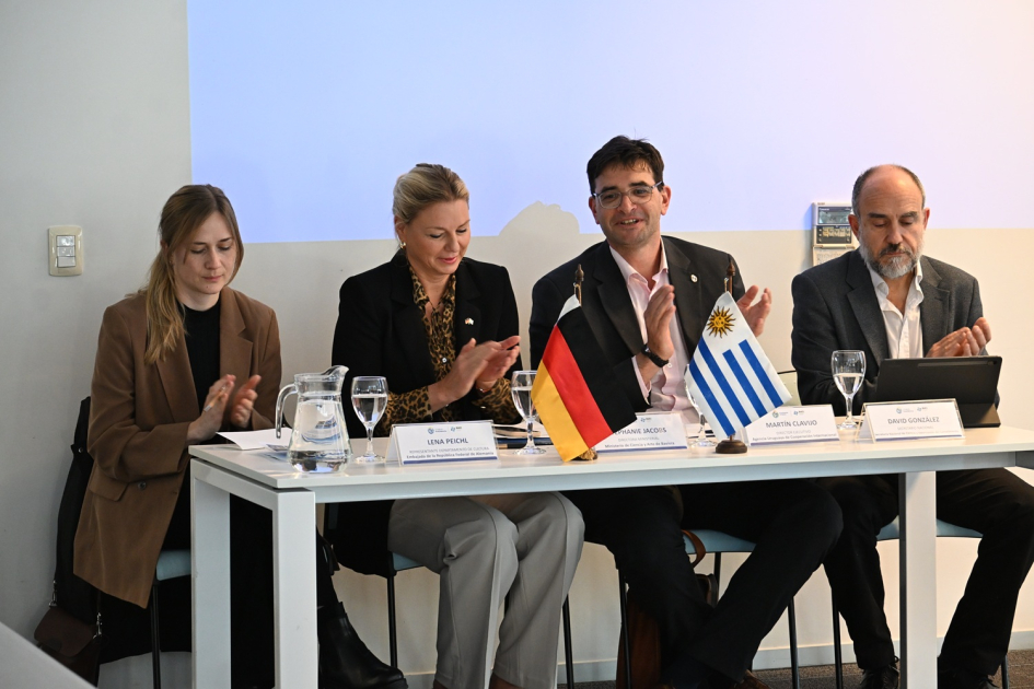 Encuentro Uruguay - Baviera en Torre Ejecutiva, Montevideo