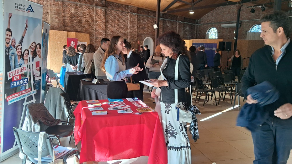 Feria de Oportunidades en Colonia del Sacramento.