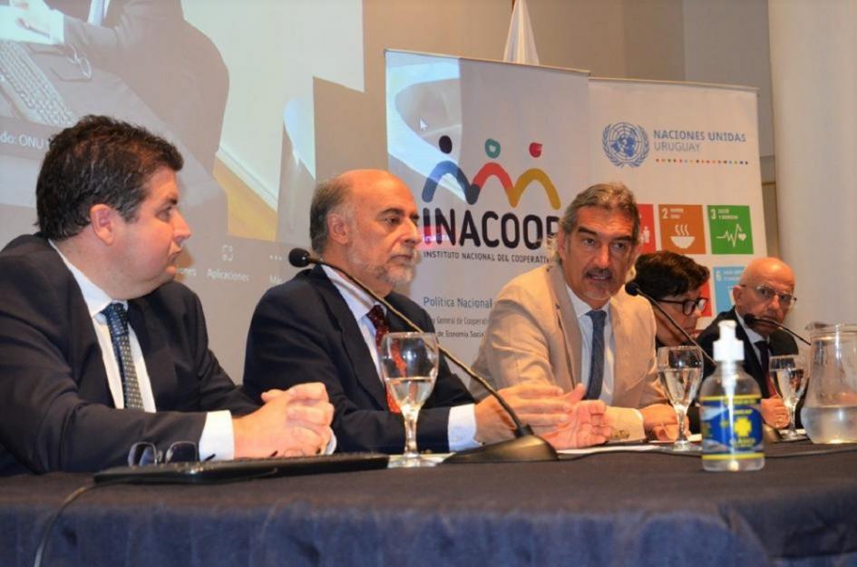 Diálogos sobre el futuro de Uruguay: “Nuevos escenarios para el Cooperativismo y la Economía Social” Diálogos sobre el futuro de Uruguay: “Nuevos escenarios para el Cooperativismo y la Economía Social”