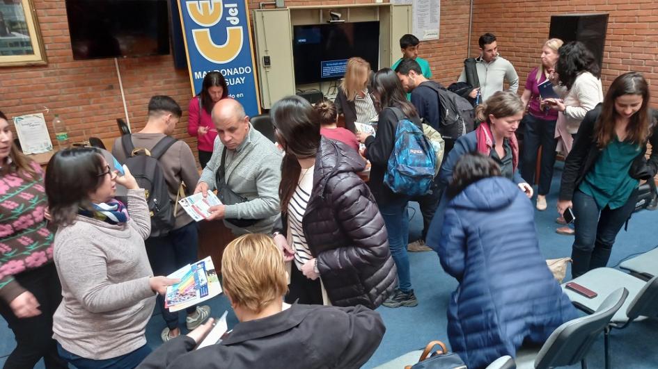 Charlas sobre oportunidades de estudio, formación, intercambio estudiantil y becas en Maldonado. Charlas sobre oportunidades de estudio, formación, intercambio estudiantil y becas en Maldonado.